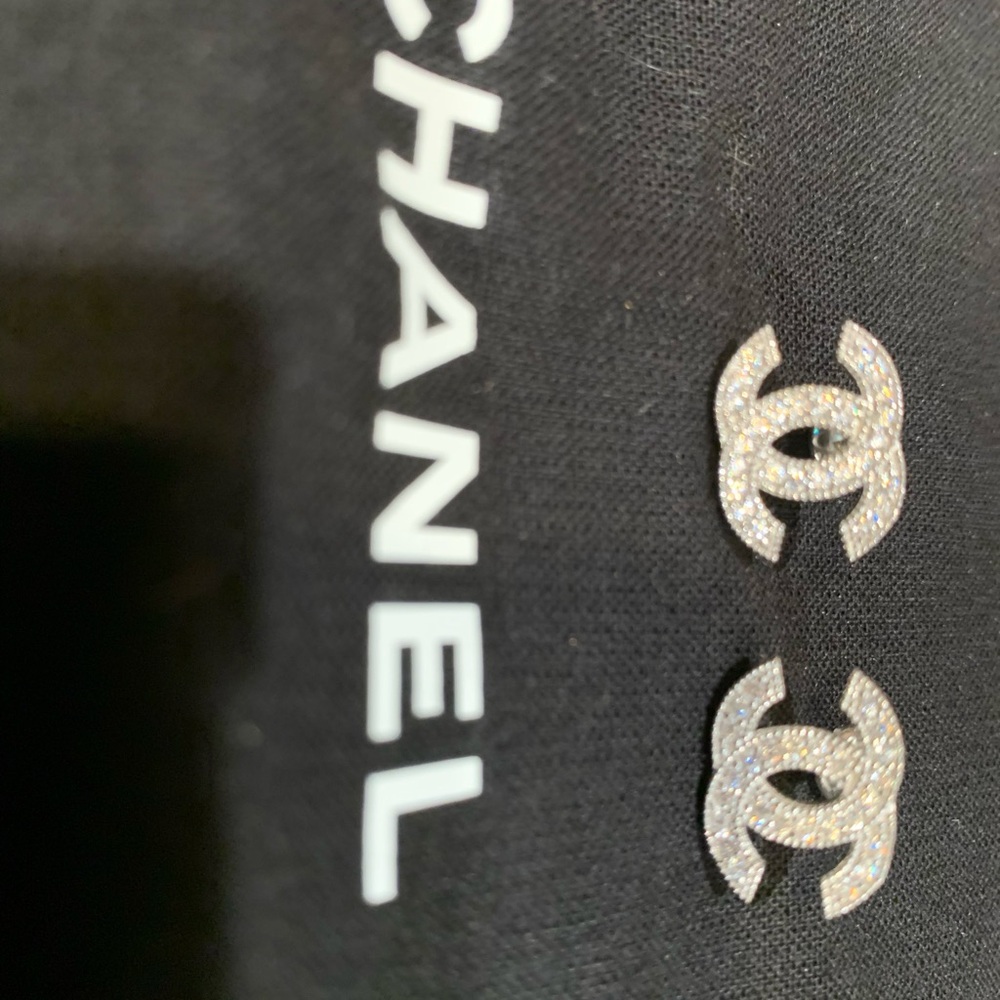 Absolutely stunning cc earrings brand new, rare and collectible. Must have! - Picture 5 of 13